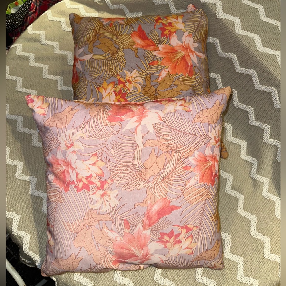 Tommy Bahama Floral Throw set of two Pillows